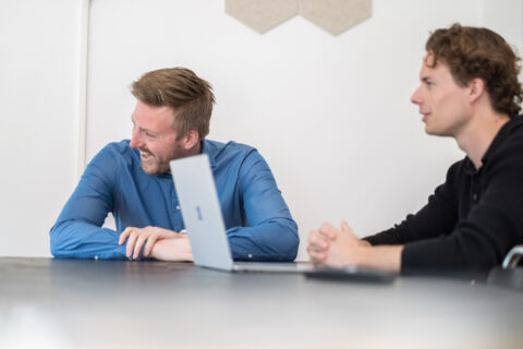 Lars en Jelle aan tafel